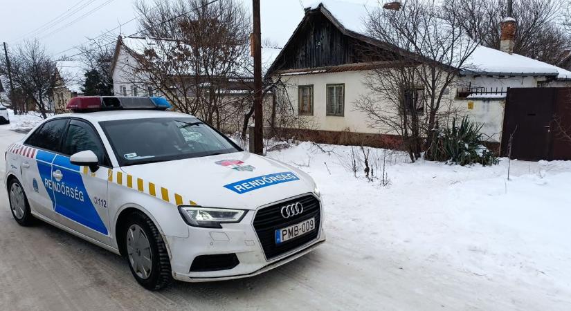 Saját kutyái falták fel az otthonában meghalt férfi holttestét, csak csontok maradtak belőle – fotók, videó