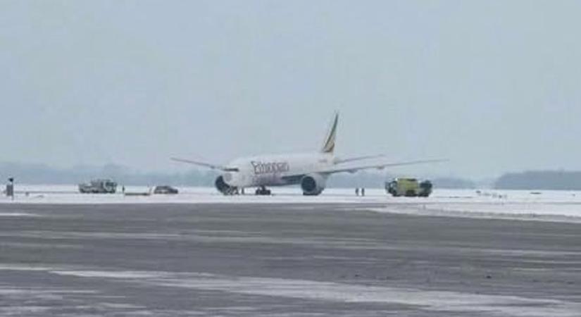 Ónos eső: itt vannak az első képek a budapesti repülőtéren balesetet szenvedett repülőgépről