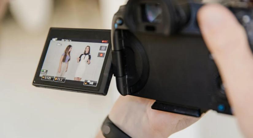 Élő adásban kapott idegösszeomlást a műsorvezető - Videó!