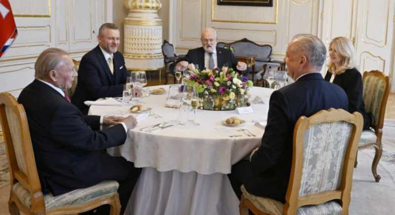 Újévi díszebéden látta vendégül a korábbi államfőket Peter Pellegrini