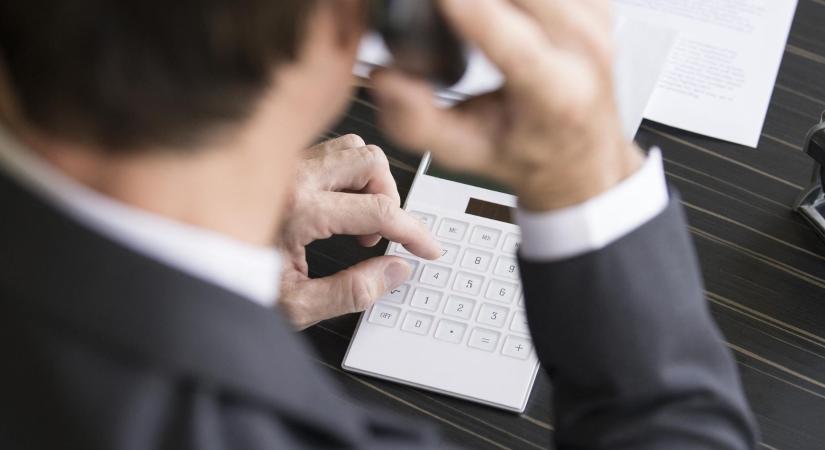 Több mint 600 millió forintos költségvetési csalás: négy ember ellen emeltek vádat