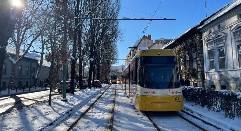 Pótlóbuszok közlekednek Szeged belvárosában: hosszas késésekre lehet számítani