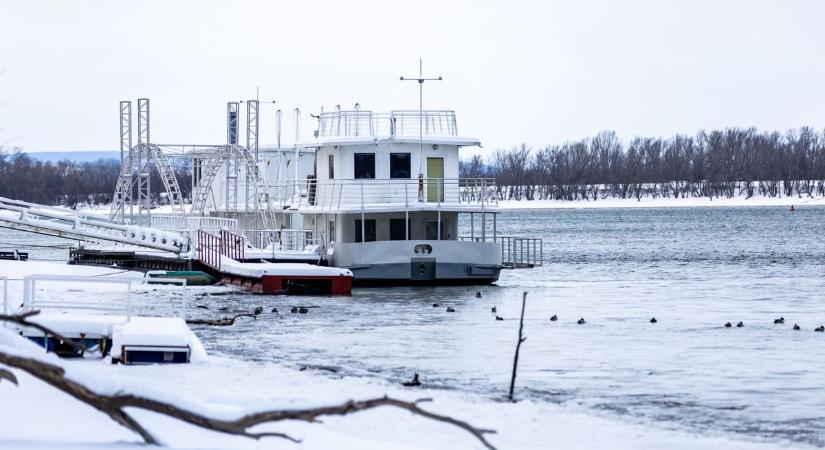 Megindult a jégzajlás a Dunán – súlyos veszélyre figyelmeztetnek