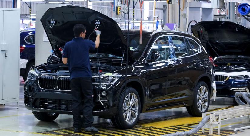 Még nem omlott össze a BMW, de vészjósló repedések jelentek meg a felszín alatt: meglepő, mi mentheti meg a céget