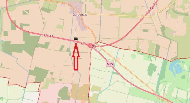 Kamionnak csapódott egy autó az M3-ason