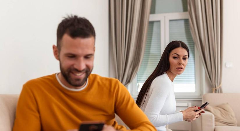 A testbeszéd-szakértő szerint ezek a jelek utalhatnak arra, hogy egy férfi megcsalja a párját