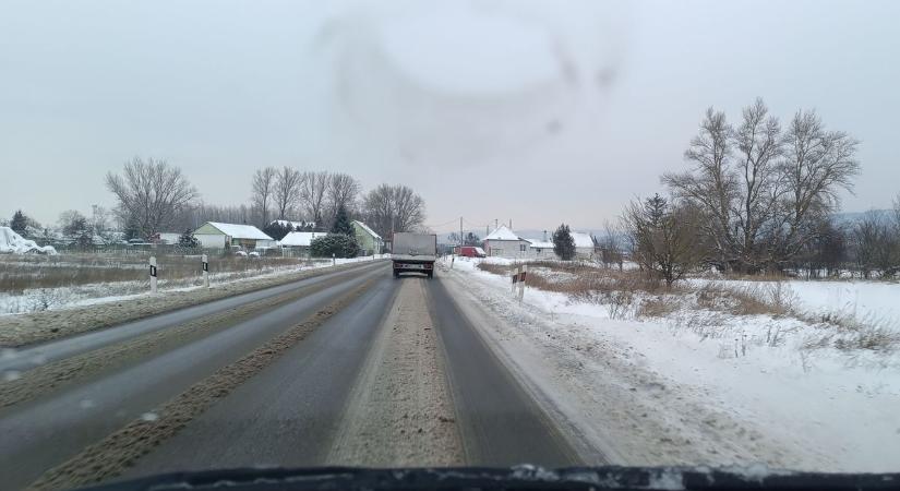 Extrém hideg és ónos eső Komárom-Esztergomban – megnéztük az esztergomi utakat