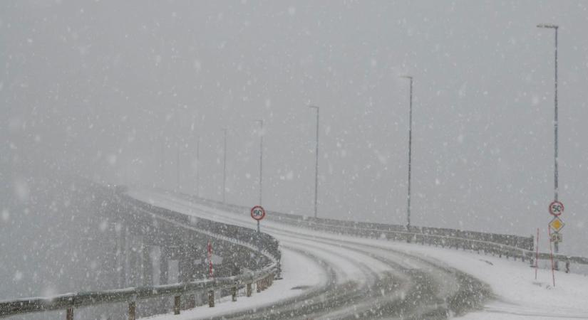 Az ónos eső után jön az újabb csapás, az időjósok figyelmeztetnek, erre nagyon kell vigyáznunk a napokban a legfrissebb időjárás-előrejelzések szerint