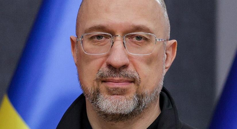 Menesztette az ukrán parlament a védelmi minisztert, de kormánytag marad