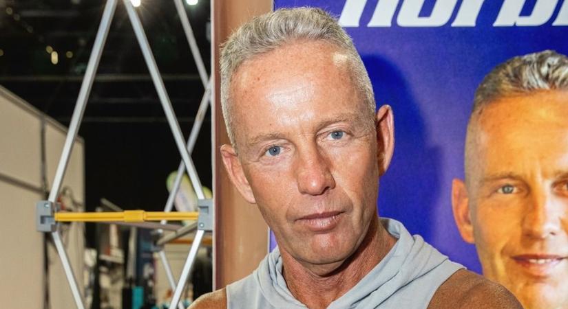 Srí Lankáról üzent Schobert Norbi: "Magyarországon biztonsági kapuk nélkül is biztonságban érzem magam"