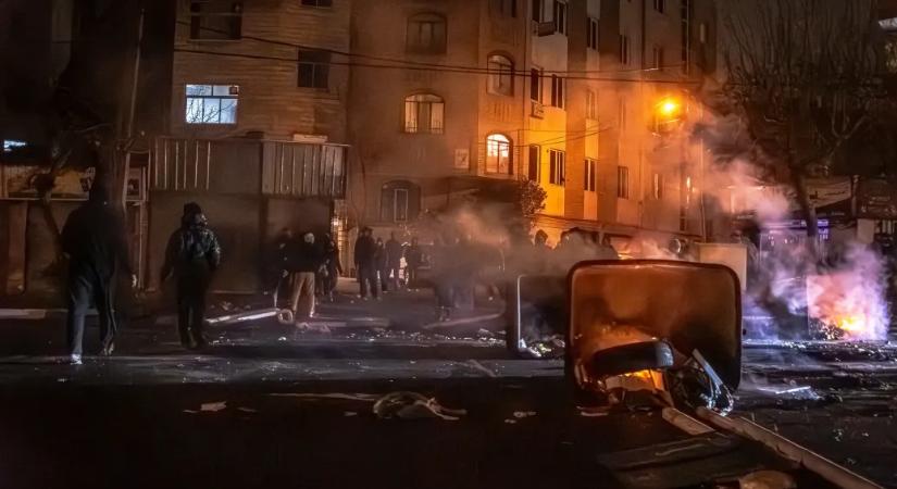 Reuters: Egy iráni tisztviselő szerint már legalább kétezren meghaltak az országos tüntetések során