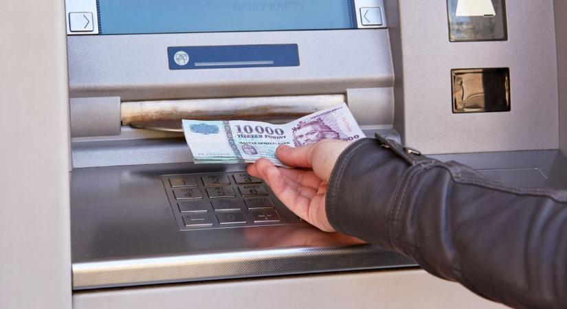 Megszűnik ez a bank – azonnal cseréld le a bankkártyád, ha jót akarsz!