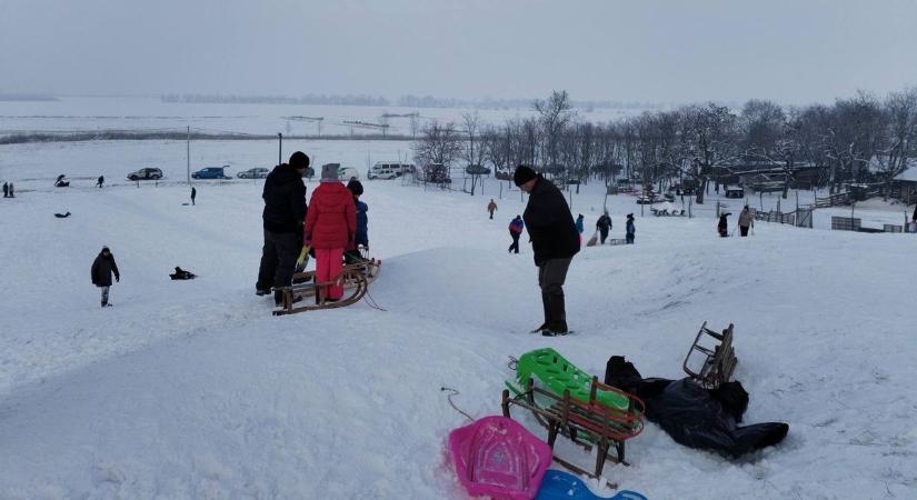 Pósahalom lett a szánkózók Mekkája Csongrád-Csanád vármegyében