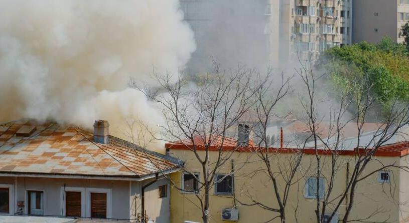 Fegyelmezetten kell eltűrnöm a szomszéd kéményének borzasztó füstjét?