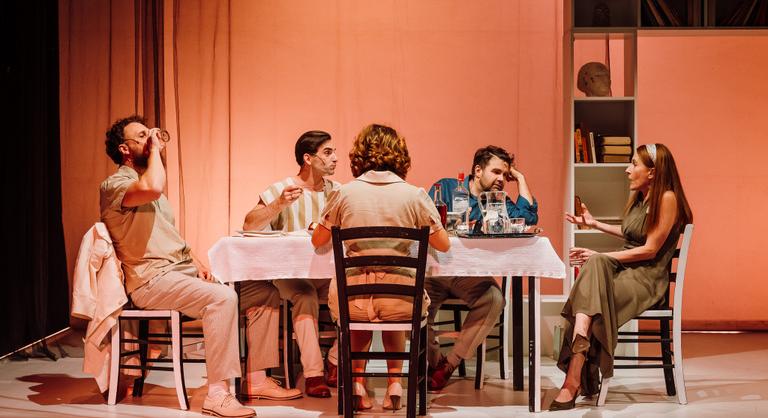 Kitör a járvány, a feldühödött tömeg a laboratóriumot hibáztatja