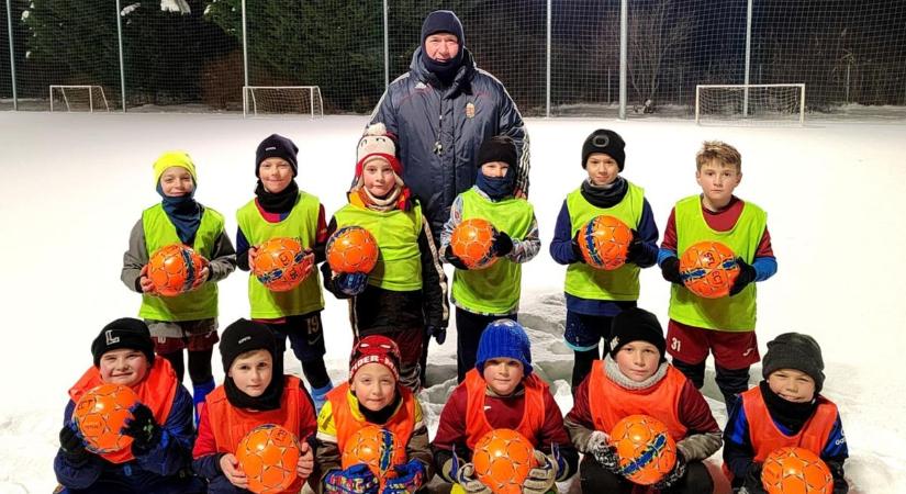 Lajosmizsei VLC: Hejhó, hejhó, a hóban rúgni jó! – videó