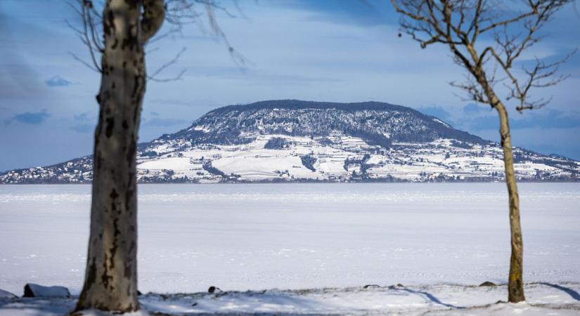 Ki sem kell mozdulnia, hogy lássa, milyen szép a magyarok kedvenc tava! (galéria, videó)