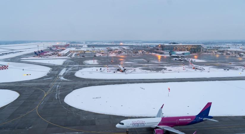 Újraindult a forgalom Budapest repülőterén, de még lehetnek fennakadások