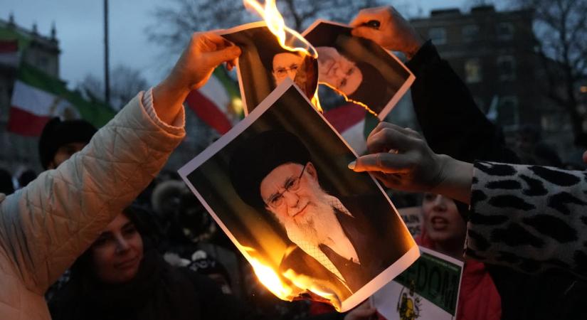 Trump üzent az iráni tüntetőknek: A segítség úton van