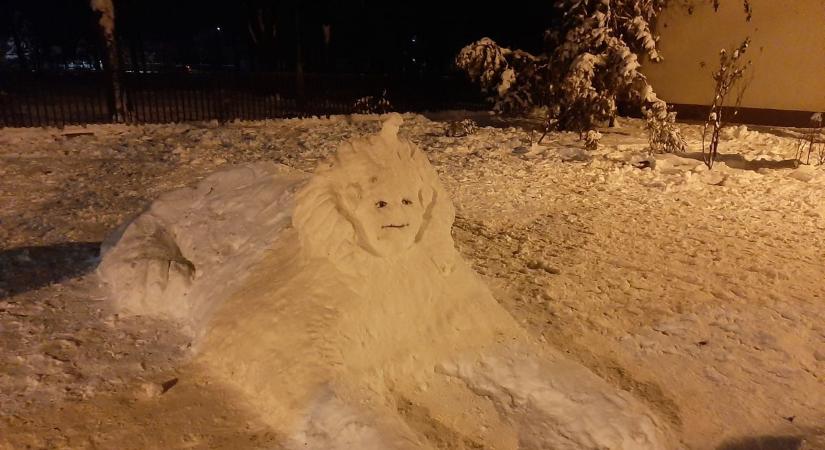 Egyiptom az Alföldön: hóból született piramis és szfinx Kiskundorozsmán