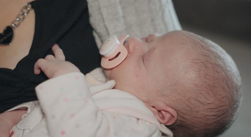 Kislány az idei év első paksi babája