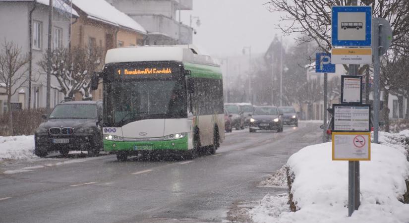 Tovább tart az ingyenes buszozás Pakson