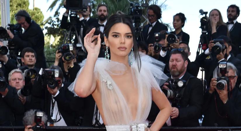 Sztárok a kés alatt: kik és miért plasztikáztattak