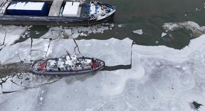 Már jégtörő hajót is be kellett vetni a Dunán – videó