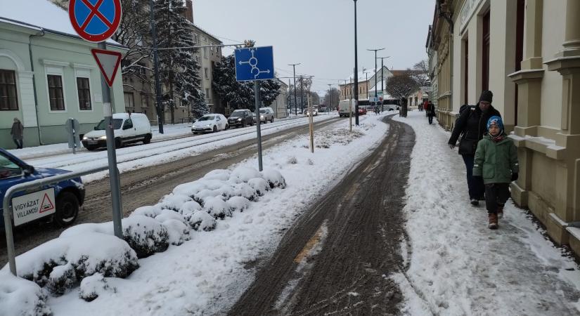 Síkosságmentesítés a vásárhelyi úthálózaton