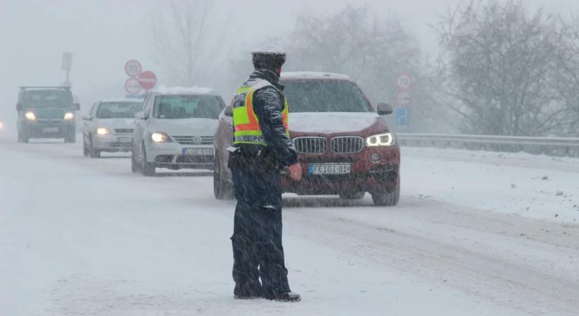 Éjjel-nappal zajlik a munka, összehangolt védekezés zajlik az országban
