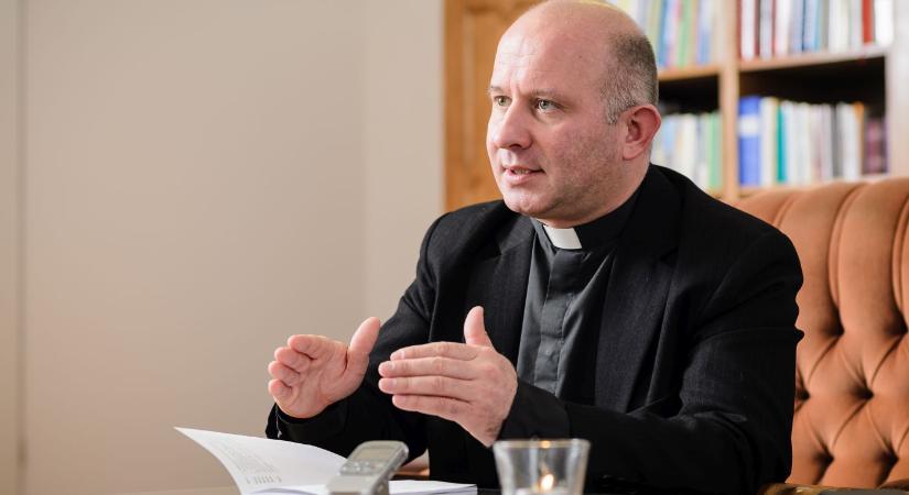 Fischl Vilmos a Vasárnapnak: A közös imádság lelki erődemonstráció