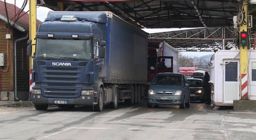 Január 26-án lezárják a teherforgalmi határátkelőket a teherszállítók az EES-rendszer miatt