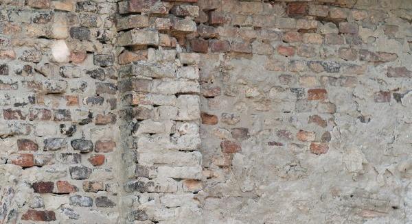 Burkolatlan padló, levert falak: harmadik világbeli állapotok a gödöllői SZTK-ben