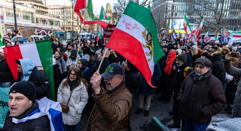 Összeültek a hatalmasok: Trump kabinetje mérlegeli az iráni beavatkozást