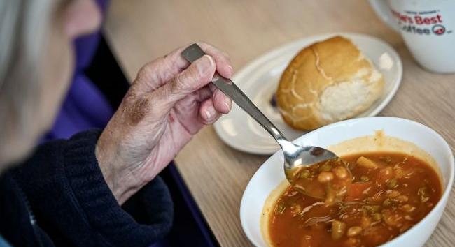 Kijevben meleg ételt kapnak az idős és fogyatékkal élő lakosok – Klicsko