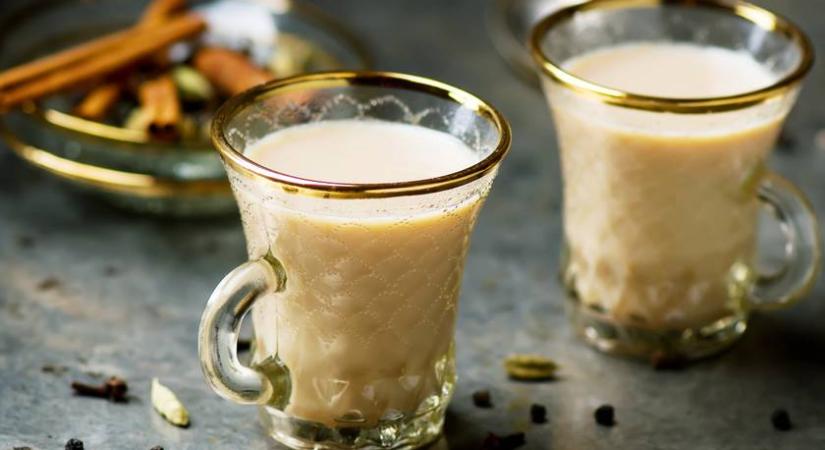 Ez a fűszeres ital átmelegít, erősíti az immunrendszert, és támogatja az emésztést - Fekete tea az alapja