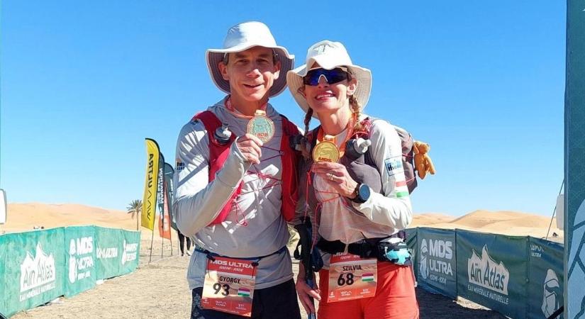 Kéz a kézben a sivatagban! A Lubics házaspár ezt is megcsinálta