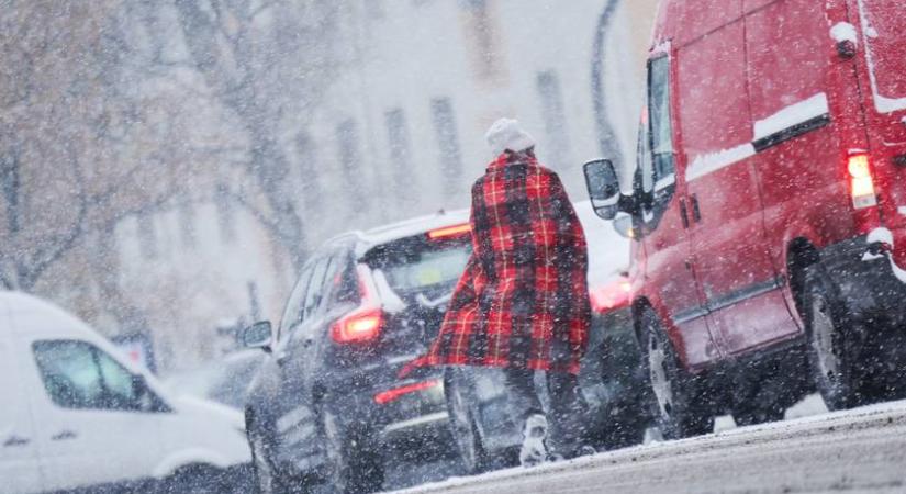 „Lehet, hogy én is az aluljárót választanám a 30 fős hálóterem helyett” – vörös kód Budapesten