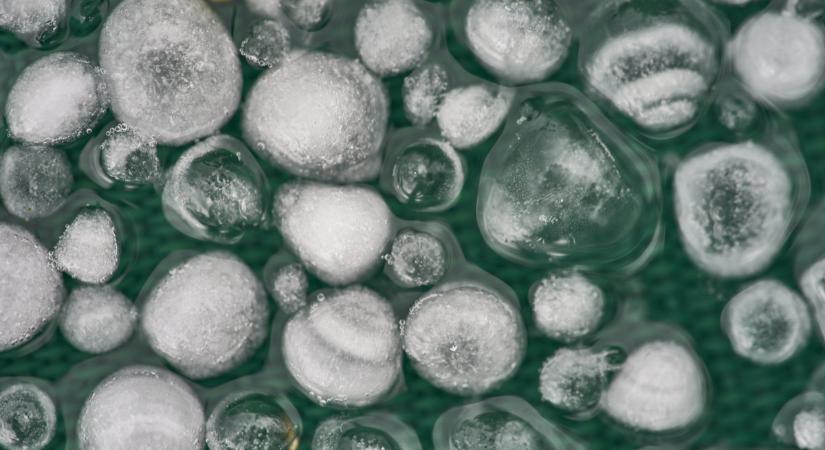 A Duna jegén állt, ráhívták a rendőröket – videó