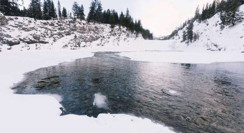 Sose lehetünk elég óvatosak: Jeges tóból menekítettek ki egy tűzoltót - Videó