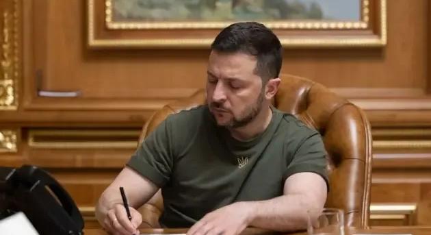 Zelenszkij új vezető helyettest nevezett ki az SZBU-nál, és több megyei vezetőt is leváltott