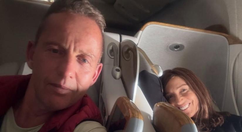 Drámai perceket élt át a levegőben Schobert Norbi és Rubint Réka - levegőben ragadt a gépük