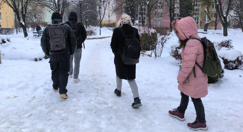 Rendkívüli tanítási szünet az ónos eső miatt? Itt a nap mérlege a tankerülettől és az iskoláktól