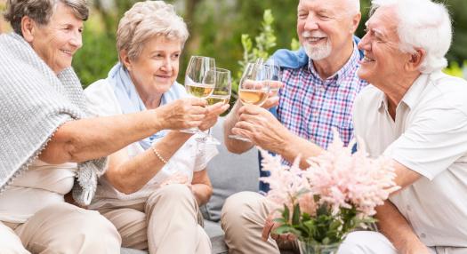 Ugyanannyi ital, nagyobb kár: miért viseli meg jobban az alkohol a szervezetet az életkor előrehaladtával?
