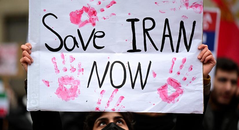 Iráni diákok tüntettek Debrecenben a rezsim brutalitása ellen