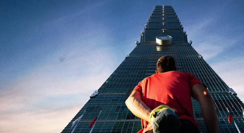 Alex Honnold élő adásban fogja megmászni a világ 11. legmagasabb épületét