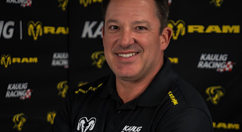 10 év után újra a NASCAR-ban versenyez a modern kori autósport legsokoldalúbb pilótája