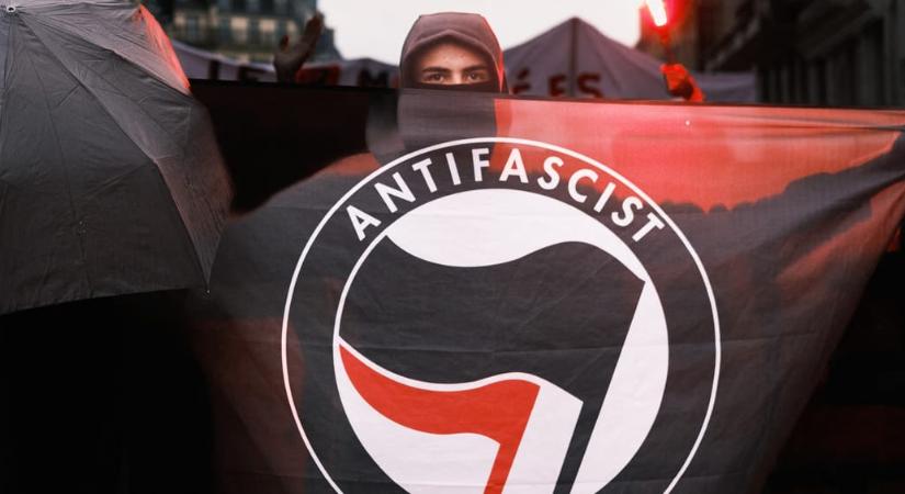 A budapesti antifa-támadás elkövetőit bíróság elé állítottak Németországban