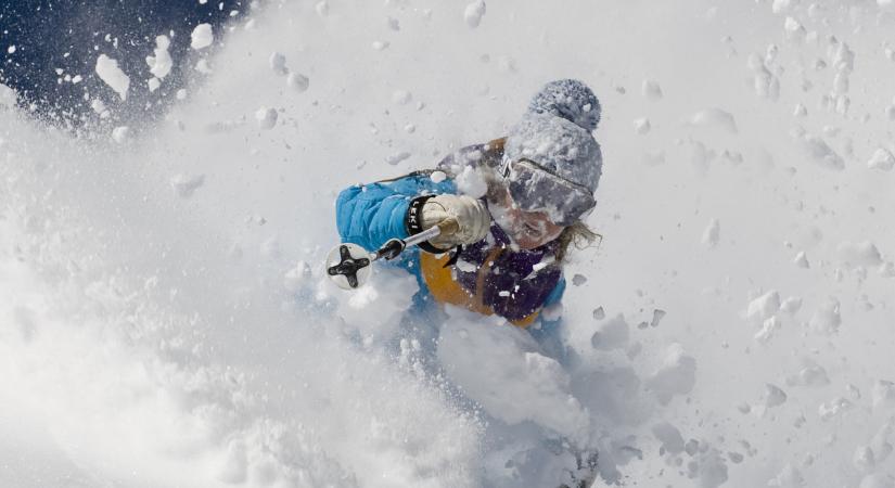 Lavina ragadta el a síelő nőt és kedvencét – videó