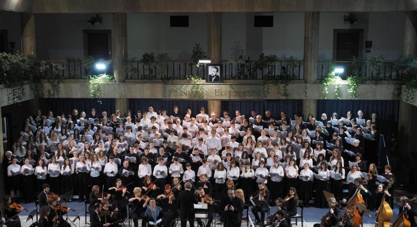 Hangverseny a mártír tanár emlékére – Kiderült, kik kapták idén a Brusznyai-díjat (galéria  videó)